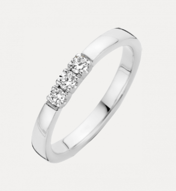 14 KARAAT WITGOUDEN MEMOIRE RING MET 3 BRILJANTEN VAN 0.07 CARAAT PER STUK.
3 prachtige briljanten in de MEMOIRE ring, draagbaar elegant en schitterend, door de lage zetting bijna onverwoestbaar, heel mooi alleen te dragen of in combinatie met aanschuifringen. Je kunt je memoire ring completeren door er een set van te maken met hanger, half-creool, creool en zelfs een armband.